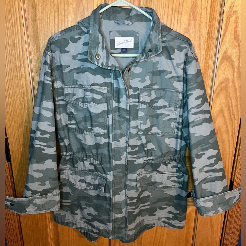 🧥 Women’s Universal Thread Olive Camouflage Jacket Size Medium Optional Sinch